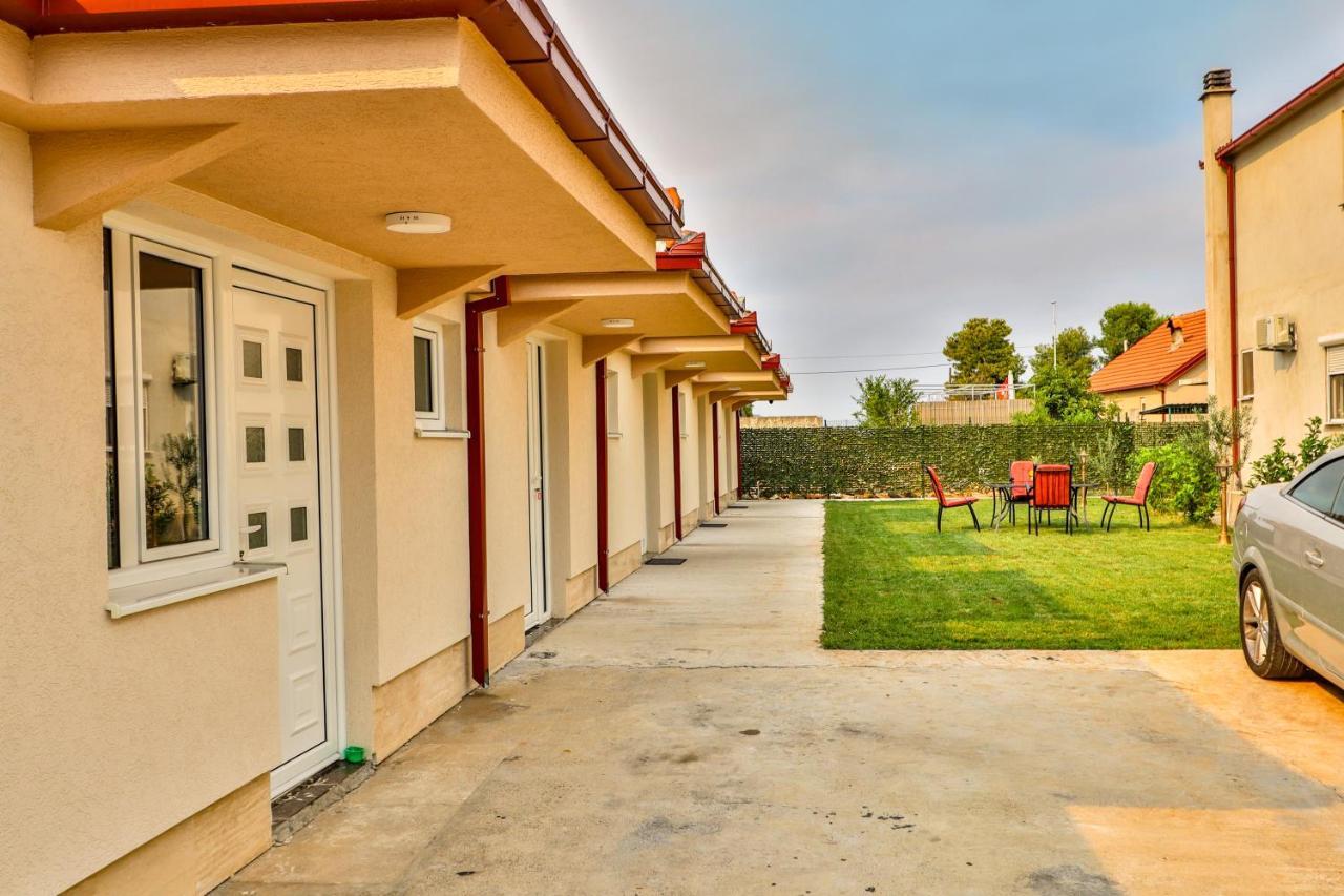 Simo Apartments Airport Podgorica Eksteriør billede