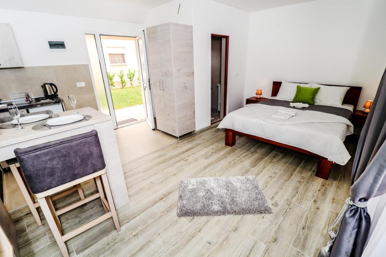 Simo Apartments Airport Podgorica Eksteriør billede